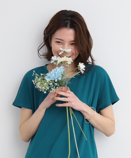 SHOO・LA・RUE（シューラルー）の「◆【接触冷感】とろみ素材で体型カバー 裾タックTシャツ（Tシャツ/カットソー・レディース・ホワイト/ピンク系/ブラック系2/ネイビー系2/ブラック/ネイビー系6/イエロー/チャコールグレー/ナチュラル・00）」の7枚目の写真