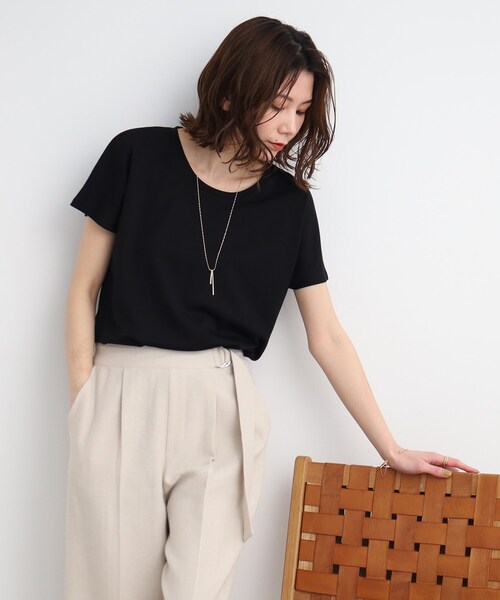 SHOO・LA・RUE（シューラルー）の「◆【接触冷感】とろみ素材で体型カバー 裾タックTシャツ（Tシャツ/カットソー・レディース・ホワイト/ピンク系/ブラック系2/ネイビー系2/ブラック/ネイビー系6/イエロー/チャコールグレー/ナチュラル・00）」の3枚目の写真