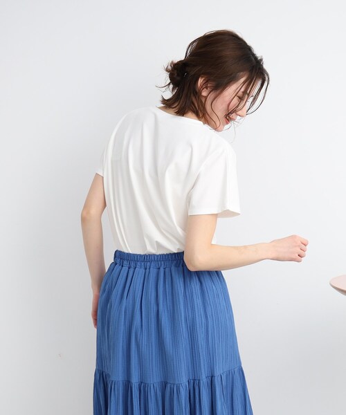 SHOO・LA・RUE（シューラルー）の「◆【接触冷感】とろみ素材で体型カバー 裾タックTシャツ（Tシャツ/カットソー・レディース・ホワイト/ピンク系/ブラック系2/ネイビー系2/ブラック/ネイビー系6/イエロー/チャコールグレー/ナチュラル・00）」の16枚目の写真