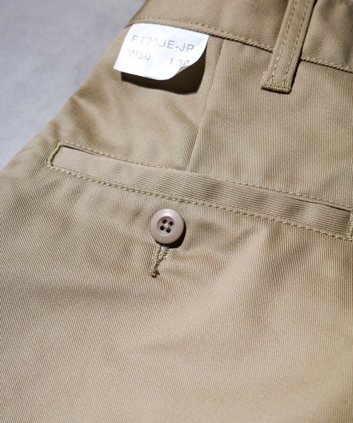 RED KAP(レッドキャップ)の「『RED KAP』PT20 INDUSTRIAL WORK PANTS - インダストリアル ワークパンツ(チノパンツ・レディース・ブラック/チャコールグレー/ベージュ/ネイビー/オフホワイト/グリーン/ダークブラウン系・SMALL/MEDIUM/LARGE/X-LARGE/XX-LARGE/XXX-LARGE/X-SMALL/XXXX-LARGE/5XL/6XL)」の14枚目の写真