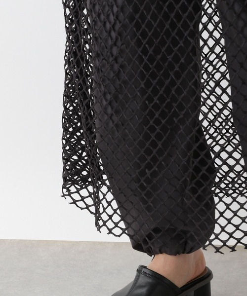 LEPSIM（レプシィム）の「フィッシュネットレイヤーワンピース　199313（ワンピース・レディース・ベージュ/ブラック・FREE）」の11枚目の写真