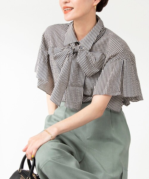 NOLLEY’S（ノーリーズ）の「ラッフルリボンブラウス（シャツ/ブラウス・レディース・ブラック系その他4/ブルー系その他7/ブラック/ホワイト系その他5/オフホワイト/ライトパープル/ブラック系その他3/グリーン/ベージュ/ブラック系その他・38）」の6枚目の写真