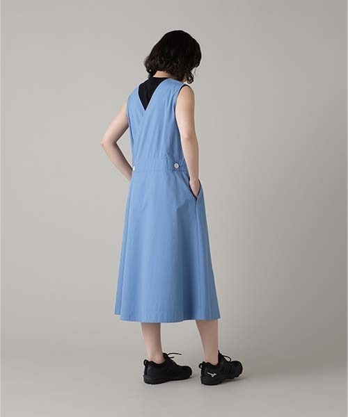 MARGARET HOWELL（マーガレットハウエル）の「SHIRTING COTTON POPLIN（ワンピース・レディース・ブルー・1/2）」の6枚目の写真