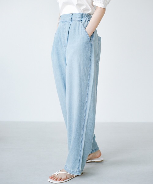 haco!(ハコ)の「別注【refined works】夏でも暑苦しくない!軽やか素材のデニムテーパードパンツ(デニムパンツ・レディース・インディゴブルー/ライトブルー・SMALL/MEDIUM/LARGE/X-LARGE)」の20枚目の写真