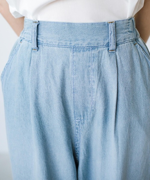 haco!(ハコ)の「別注【refined works】夏でも暑苦しくない!軽やか素材のデニムテーパードパンツ(デニムパンツ・レディース・インディゴブルー/ライトブルー・SMALL/MEDIUM/LARGE/X-LARGE)」の8枚目の写真