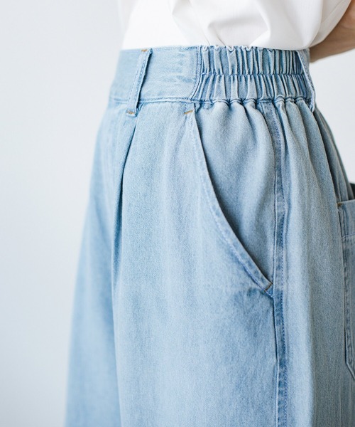 haco!(ハコ)の「別注【refined works】夏でも暑苦しくない!軽やか素材のデニムテーパードパンツ(デニムパンツ・レディース・インディゴブルー/ライトブルー・SMALL/MEDIUM/LARGE/X-LARGE)」の10枚目の写真