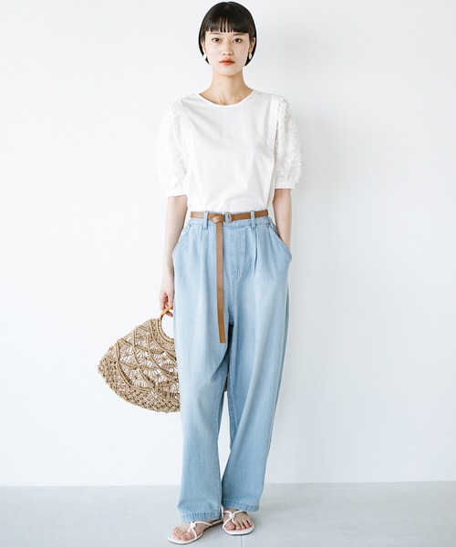 haco!(ハコ)の「別注【refined works】夏でも暑苦しくない!軽やか素材のデニムテーパードパンツ(デニムパンツ・レディース・インディゴブルー/ライトブルー・SMALL/MEDIUM/LARGE/X-LARGE)」の16枚目の写真