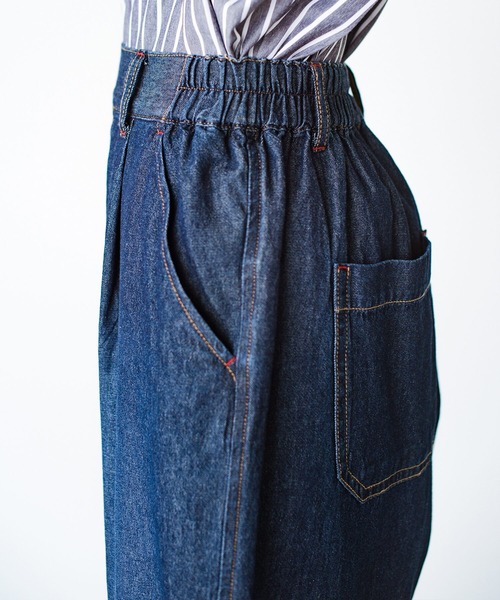 haco!(ハコ)の「別注【refined works】夏でも暑苦しくない!軽やか素材のデニムテーパードパンツ(デニムパンツ・レディース・インディゴブルー/ライトブルー・SMALL/MEDIUM/LARGE/X-LARGE)」の14枚目の写真