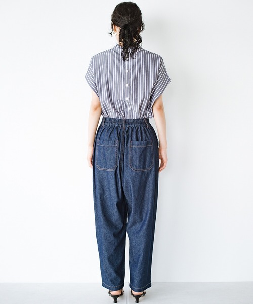 haco!(ハコ)の「別注【refined works】夏でも暑苦しくない!軽やか素材のデニムテーパードパンツ(デニムパンツ・レディース・インディゴブルー/ライトブルー・SMALL/MEDIUM/LARGE/X-LARGE)」の6枚目の写真