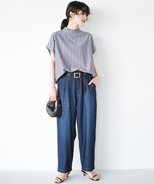 haco!(ハコ)の「別注【refined works】夏でも暑苦しくない!軽やか素材のデニムテーパードパンツ(デニムパンツ・レディース・インディゴブルー/ライトブルー・SMALL/MEDIUM/LARGE/X-LARGE)」の3枚目の写真