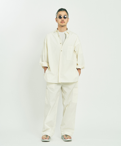 CALMER（カルメール）の「【CALMER / カルメール】別注 ナチュラルダイ ビッグシルエット シャツ（シャツ/ブラウス・メンズ・チャコールグレー/サックスブルー/アイボリー・FREE）」の4枚目の写真