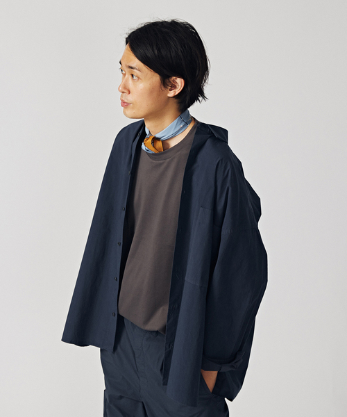 CALMER（カルメール）の「【CALMER / カルメール】別注 ナチュラルダイ ビッグシルエット シャツ（シャツ/ブラウス・メンズ・チャコールグレー/サックスブルー/アイボリー・FREE）」の13枚目の写真