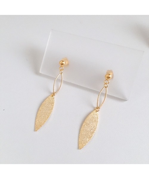 tone（トーン）の「【fuwari】ダブルリーフ　サージカルステンレス　ピアス(MA)（ピアス（両耳用）・レディース・シルバー/ゴールド・FREE）」の4枚目の写真