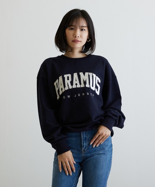 almo（アルモ）の「【CHICHI】PARAMUS LOGO / パラマス ミネソタ アーチロゴ 配色刺繍 クルーネック スウェット(BEY)（スウェット・レディース・グリーン/ネイビー・FREE）」の2枚目の写真