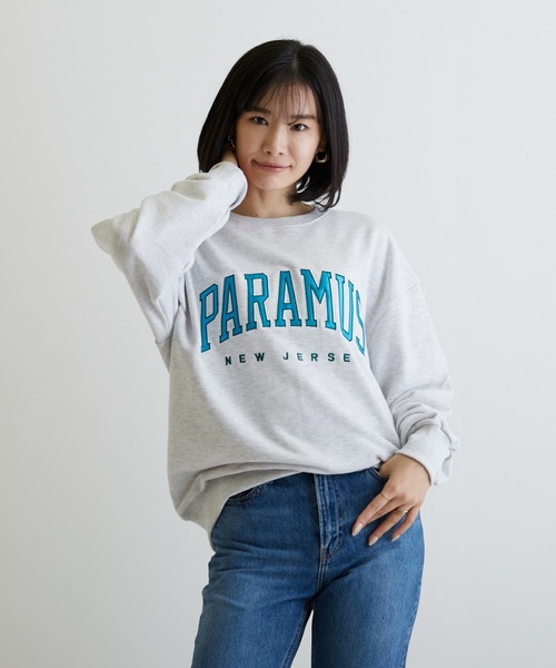 almo（アルモ）の「【CHICHI】PARAMUS LOGO / パラマス ミネソタ アーチロゴ 配色刺繍 クルーネック スウェット(BEY)（スウェット・レディース・グリーン/ネイビー・FREE）」の3枚目の写真