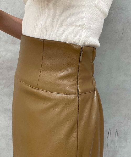CAPRICIEUX LE'MAGE（カプリシューレマージュ）の「エコレザーIラインスカート（スカート・レディース・モカ/ブラック/ホワイト系その他・38/36）」の6枚目の写真