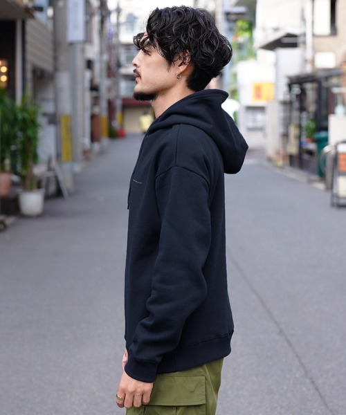 jiggys shop（ジギーズショップ）の「ロゴプリントフーディー裏起毛スウェットパーカー（スウェット・メンズ・ブラック/ホワイト/ネイビー・MEDIUM/LARGE）」の8枚目の写真