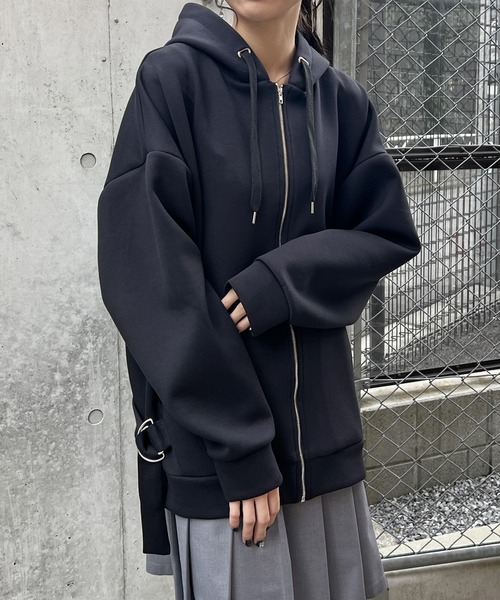 NICOLE CLUB（ニコル　クラブ）の「サイドベルトパーカー（パーカー・レディース・ブラック/オフホワイト・FREE）」の2枚目の写真