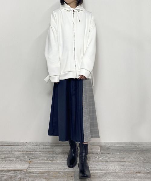 NICOLE CLUB（ニコル　クラブ）の「サイドベルトパーカー（パーカー・レディース・ブラック/オフホワイト・FREE）」の15枚目の写真