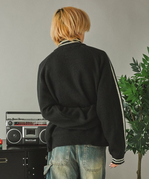 Adoon plain（アドーンプレーン）の「サイドラインドライバーズニット（ニット/セーター・メンズ・ブラック/ネイビー・MEDIUM/LARGE）」の13枚目の写真