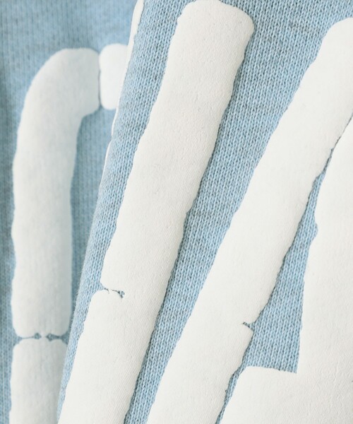 BEAMS（ビームス）の「BEAMS / ヴィンテージライク プリント スウェット（スウェット・メンズ・サックスブルー/ベージュ・S/M/L/XL）」の8枚目の写真