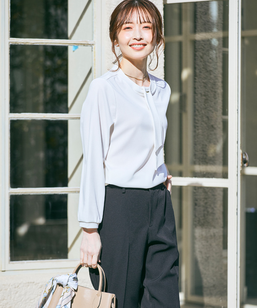 CROSS FUNCTION(クロスファンクション)の「《抗菌防臭・通気性》ボウタイカットソーブラウス【CF/クロスファンクション】(シャツ/ブラウス・レディース・ライトベージュ/ライトグリーン/オフホワイト/ブラック・LL/M/L)」の7枚目の写真