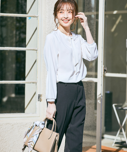 CROSS FUNCTION(クロスファンクション)の「《抗菌防臭・通気性》ボウタイカットソーブラウス【CF/クロスファンクション】(シャツ/ブラウス・レディース・ライトベージュ/ライトグリーン/オフホワイト/ブラック・LL/M/L)」の10枚目の写真