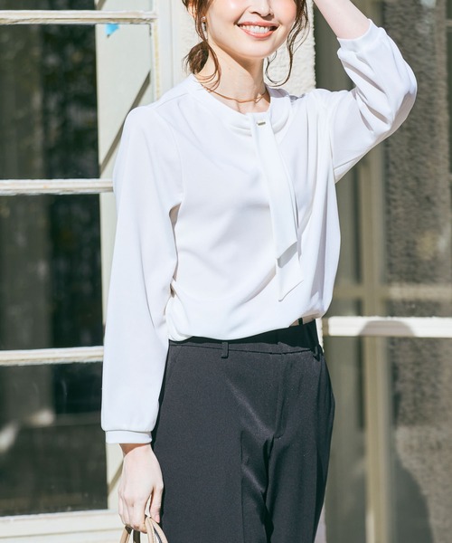 CROSS FUNCTION(クロスファンクション)の「《抗菌防臭・通気性》ボウタイカットソーブラウス【CF/クロスファンクション】(シャツ/ブラウス・レディース・ライトベージュ/ライトグリーン/オフホワイト/ブラック・LL/M/L)」の1枚目の写真