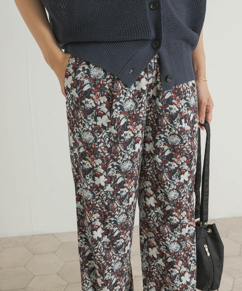 URBAN RESEARCH DOORS（アーバンリサーチドアーズ）の「『接触冷感/イージーケア』フラワープリントイージーパンツ（その他パンツ・レディース・グレー系その他/ホワイト系その他/グリーン系その他/レッド系その他/ブルー系その他/アイボリー・SMALL/MEDIUM）」の21枚目の写真