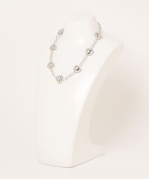 LOWRYS FARM（ローリーズファーム）の「チェーン＊プックリハートネックレス　108452（ネックレス・レディース・ベージュ/グレー・FREE）」の3枚目の写真