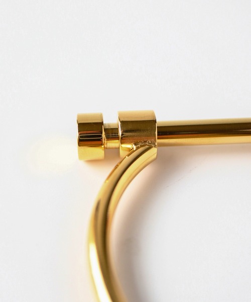 TUWAKRIM(トゥワクリム)の「【TUWAKRIM】バーバングル(バングル/リストバンド・レディース・ゴールド・MEDIUM)」の7枚目の写真