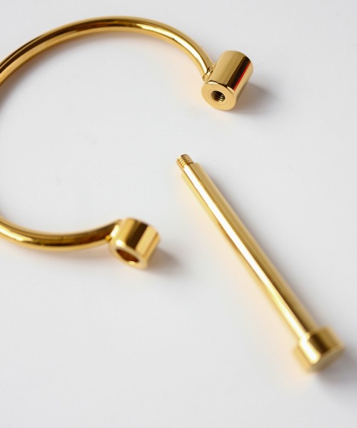 TUWAKRIM(トゥワクリム)の「【TUWAKRIM】バーバングル(バングル/リストバンド・レディース・ゴールド・MEDIUM)」の8枚目の写真