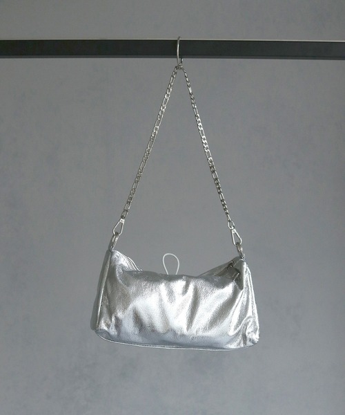 cheriella（シェリエラ）の「【cheriella】チェーンドロストメタリックバッグ（ハンドバッグ・レディース・シルバー/ブラック・ONESIZE）」の16枚目の写真