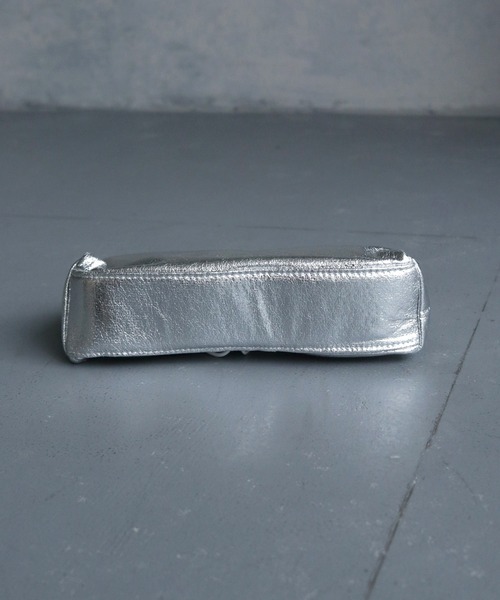 cheriella（シェリエラ）の「【cheriella】チェーンドロストメタリックバッグ（ハンドバッグ・レディース・シルバー/ブラック・ONESIZE）」の22枚目の写真