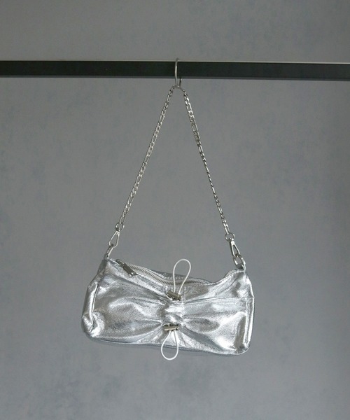 cheriella（シェリエラ）の「【cheriella】チェーンドロストメタリックバッグ（ハンドバッグ・レディース・シルバー/ブラック・ONESIZE）」の15枚目の写真