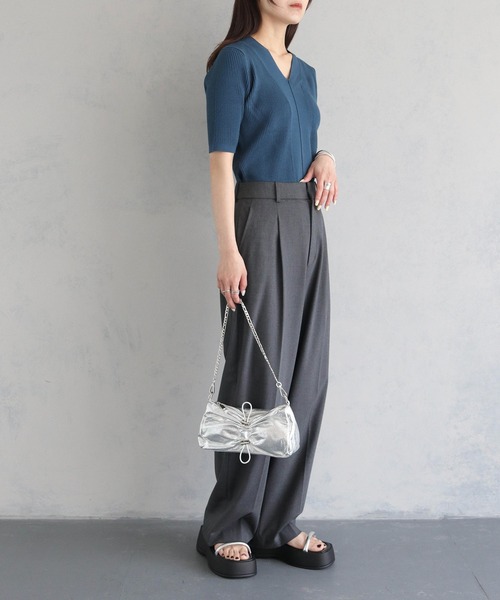 cheriella（シェリエラ）の「【cheriella】チェーンドロストメタリックバッグ（ハンドバッグ・レディース・シルバー/ブラック・ONESIZE）」の13枚目の写真