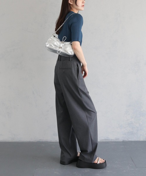 cheriella（シェリエラ）の「【cheriella】チェーンドロストメタリックバッグ（ハンドバッグ・レディース・シルバー/ブラック・ONESIZE）」の14枚目の写真