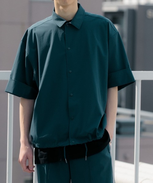 Uiscel（ユイセル）の「Uiscel　4wayストレッチコーチシャツジャケット（ナイロンジャケット・メンズ・ブラック/ブルー・MEDIUM/LARGE）」の8枚目の写真