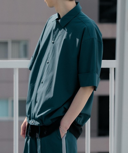 Uiscel（ユイセル）の「Uiscel　4wayストレッチコーチシャツジャケット（ナイロンジャケット・メンズ・ブラック/ブルー・MEDIUM/LARGE）」の9枚目の写真