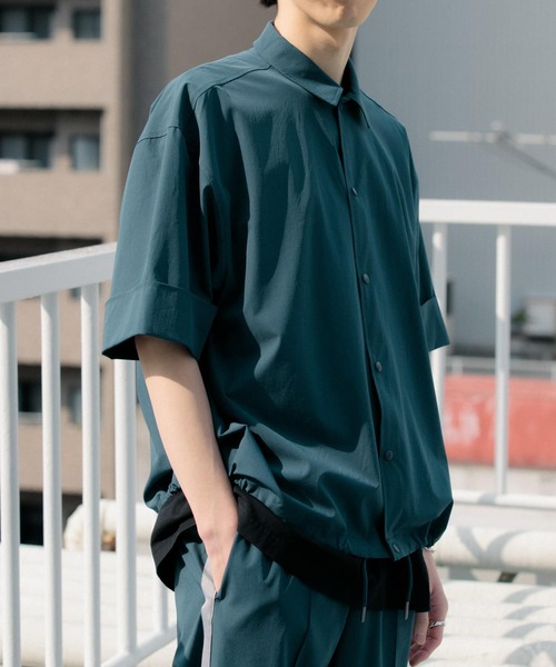 Uiscel（ユイセル）の「Uiscel　4wayストレッチコーチシャツジャケット（ナイロンジャケット・メンズ・ブラック/ブルー・MEDIUM/LARGE）」の10枚目の写真