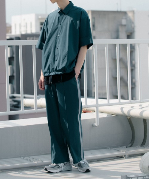 Uiscel（ユイセル）の「Uiscel　4wayストレッチコーチシャツジャケット（ナイロンジャケット・メンズ・ブラック/ブルー・MEDIUM/LARGE）」の13枚目の写真