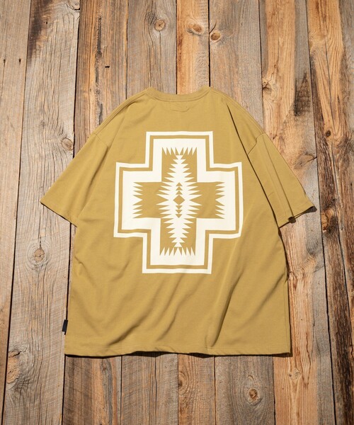 PENDLETON（ペンドルトン）の「PENDLETON/ペンドルトン 別注 バックプリント クルーネックTシャツ/刺繍ロゴ（Tシャツ/カットソー・メンズ・マスタード/オフホワイト/ブラック/オリーブ・MEDIUM/LARGE/SMALL）」の21枚目の写真