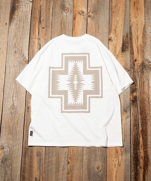 PENDLETON（ペンドルトン）の「PENDLETON/ペンドルトン 別注 バックプリント クルーネックTシャツ/刺繍ロゴ（Tシャツ/カットソー・メンズ・マスタード/オフホワイト/ブラック/オリーブ・MEDIUM/LARGE/SMALL）」の20枚目の写真