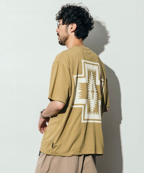 PENDLETON（ペンドルトン）の「PENDLETON/ペンドルトン 別注 バックプリント クルーネックTシャツ/刺繍ロゴ（Tシャツ/カットソー・メンズ・マスタード/オフホワイト/ブラック/オリーブ・MEDIUM/LARGE/SMALL）」の13枚目の写真