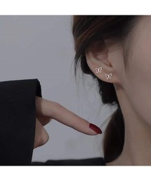 Sakka（サッカ）の「星型バタフライ型ピアス【金属アレルギー対応】（ピアス（両耳用））」