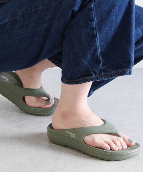 MEI(メイ)の「MEI/メイ トングサンダル フラットサンダル【241022】(サンダル・レディース・グレー/ブラック/オフホワイト/カーキ・23.5/22.5/25.5/26.5)」の4枚目の写真