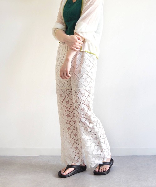 MEI(メイ)の「MEI/メイ トングサンダル フラットサンダル【241022】(サンダル・レディース・グレー/ブラック/オフホワイト/カーキ・23.5/22.5/25.5/26.5)」の21枚目の写真