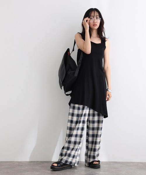 ElegChic（エレグシック）の「ブラ紐隠しレイヤードキャミ（キャミソール・レディース・ブラック/グレイッシュベージュ/オフホワイト/チャコールグレー・M/L/XL/3L/4L）」の9枚目の写真