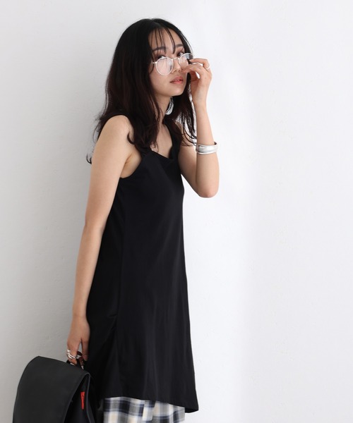 ElegChic（エレグシック）の「ブラ紐隠しレイヤードキャミ（キャミソール・レディース・ブラック/グレイッシュベージュ/オフホワイト/チャコールグレー・M/L/XL/3L/4L）」の8枚目の写真