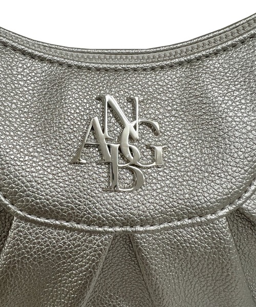 ANDGEEBEE（アンジービー）の「タックショルダーバッグ（ショルダーバッグ・レディース・シルバー/ブラック・FREE）」の4枚目の写真